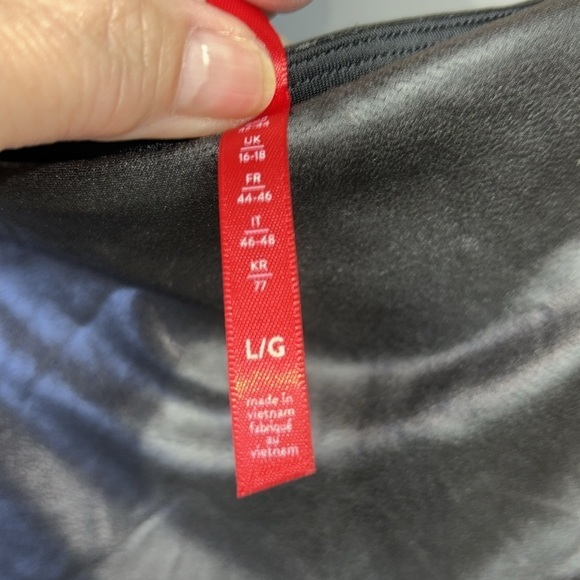 Spanx faux leather patterned leggings. Size small. EUC. - Picture 5 of 6